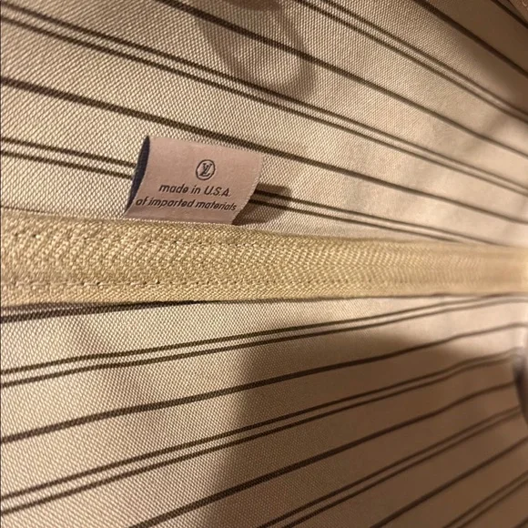 Louis Vuitton Neverfull Tote Bag MM - Picture 3 of 11